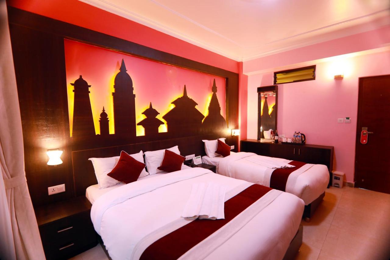 Hotel Task International Pokhara Esterno foto