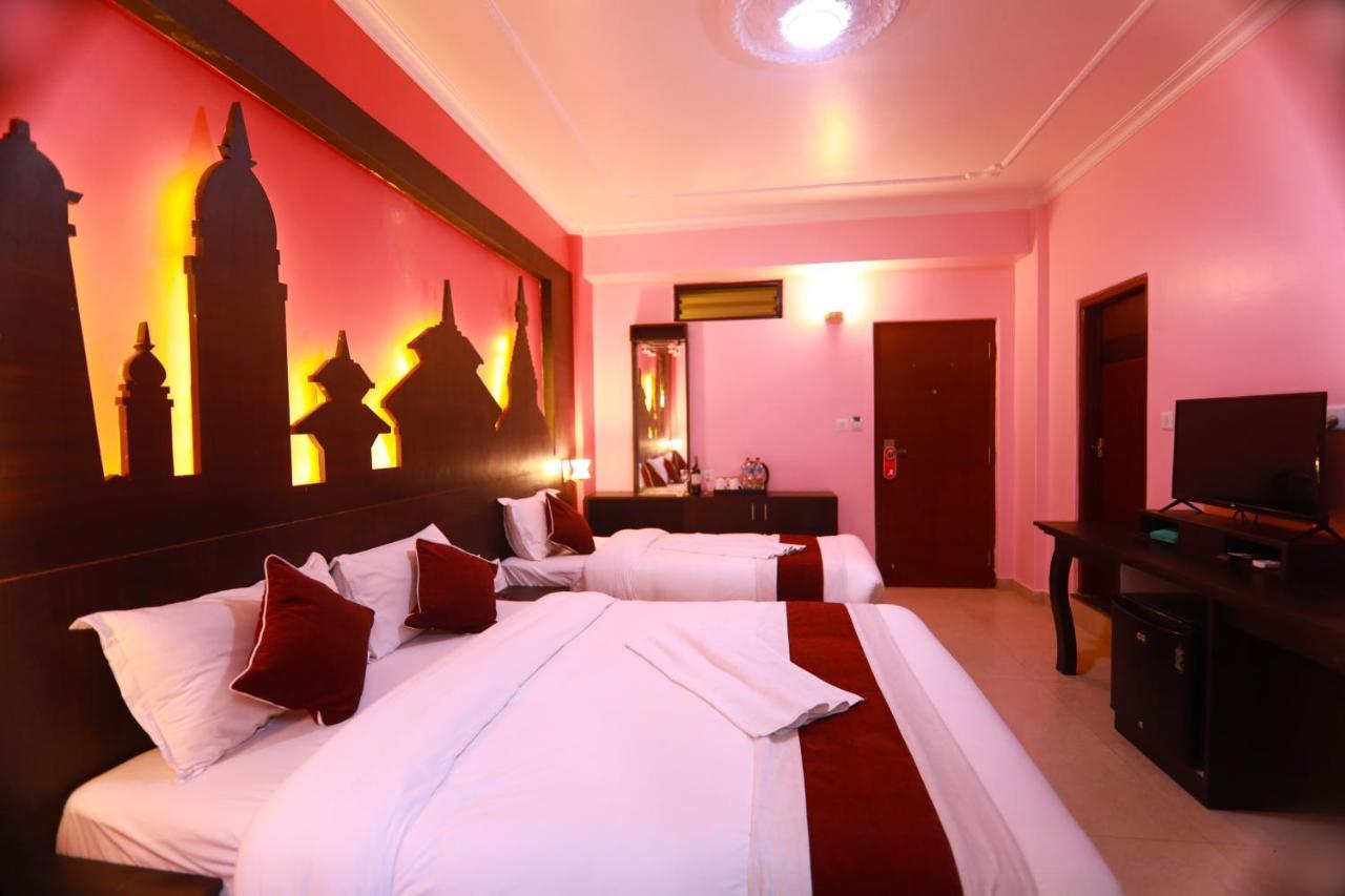 Hotel Task International Pokhara Esterno foto