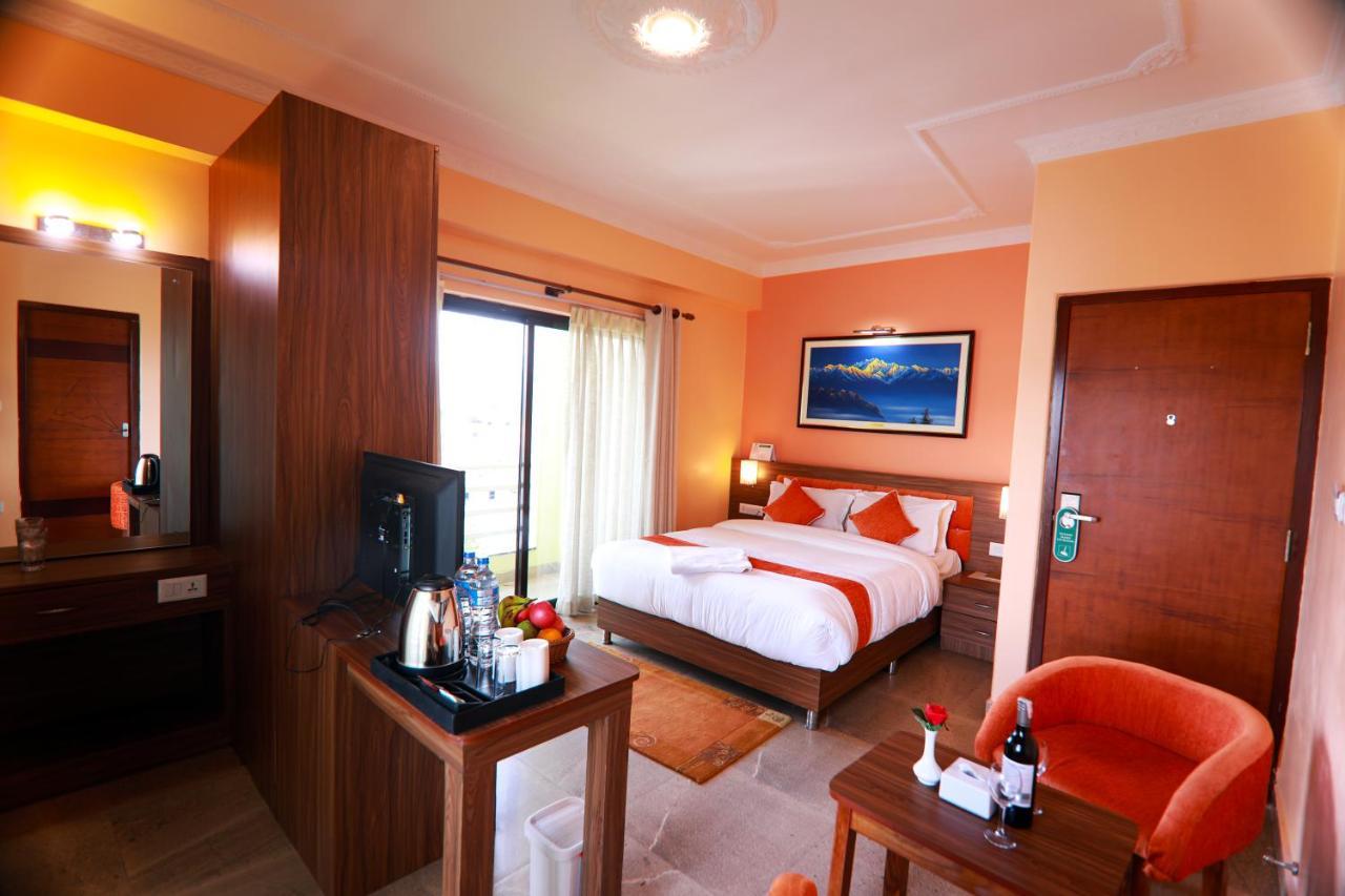 Hotel Task International Pokhara Esterno foto