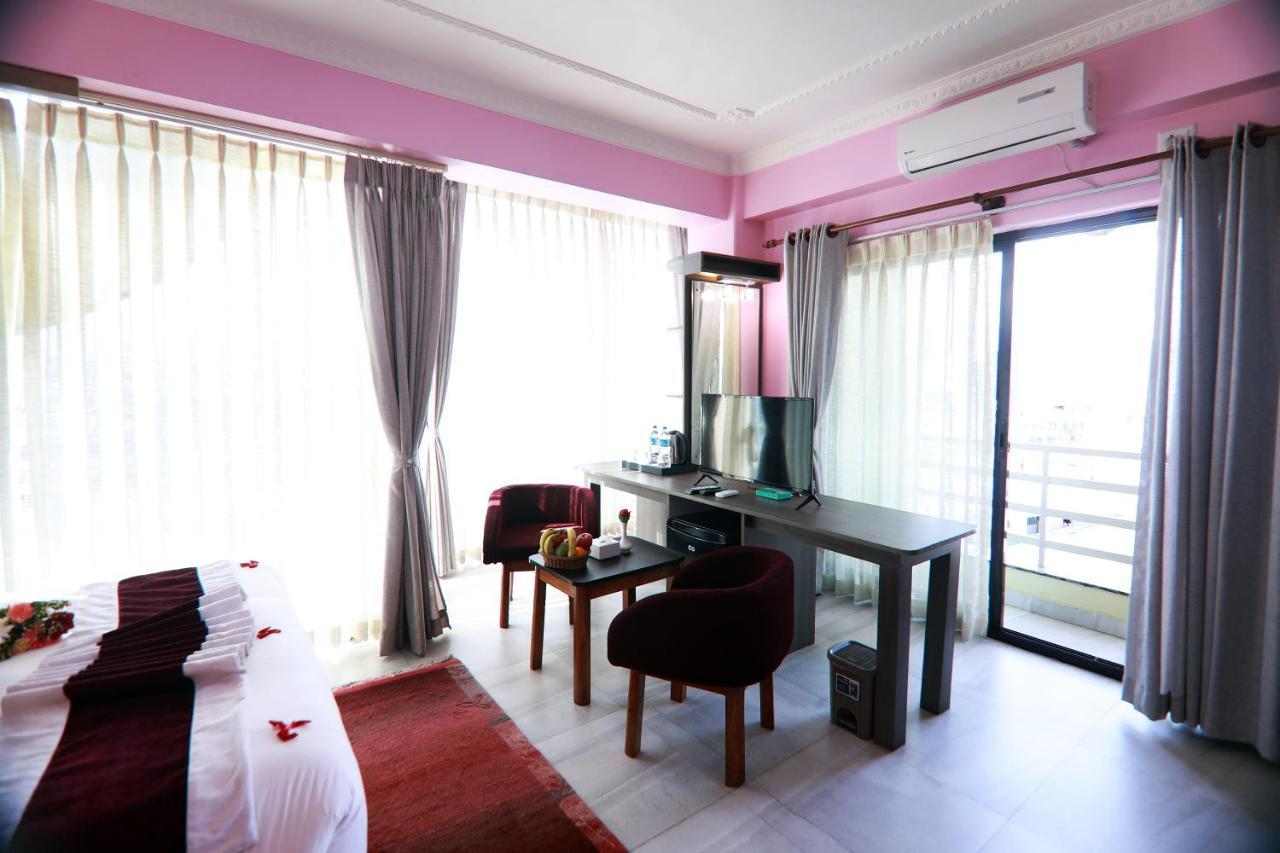 Hotel Task International Pokhara Esterno foto