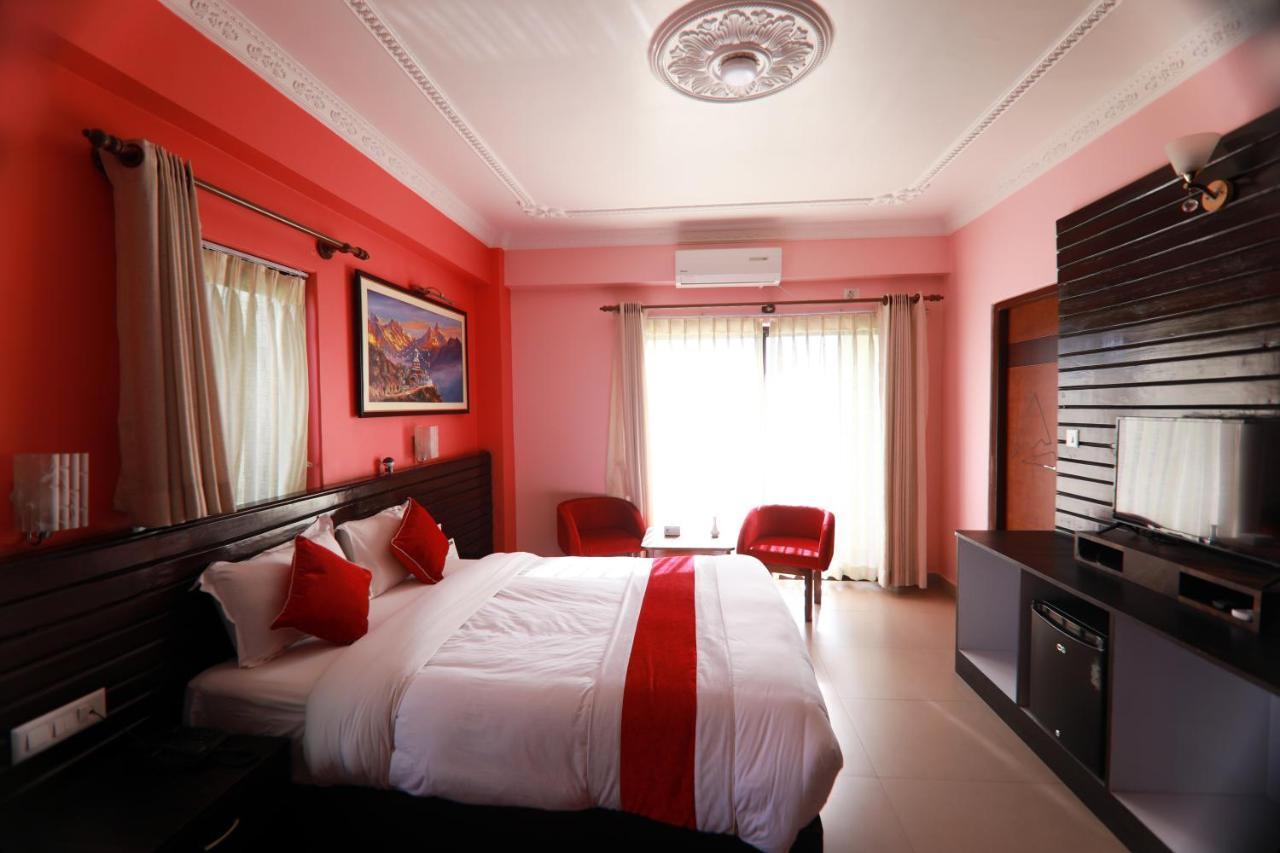Hotel Task International Pokhara Esterno foto