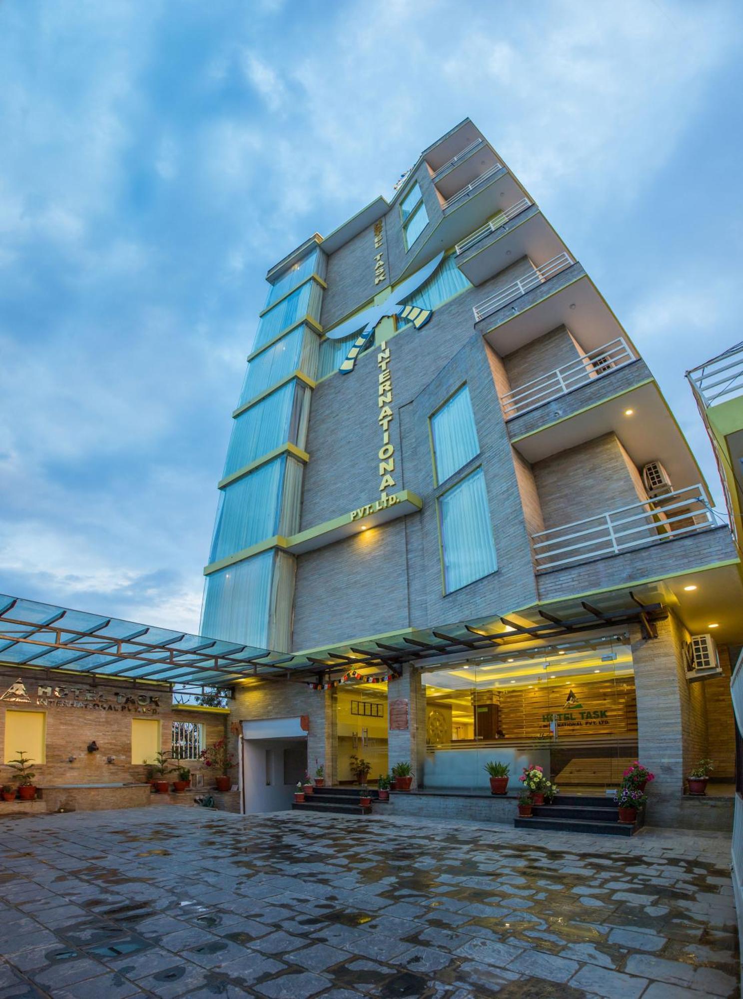 Hotel Task International Pokhara Esterno foto