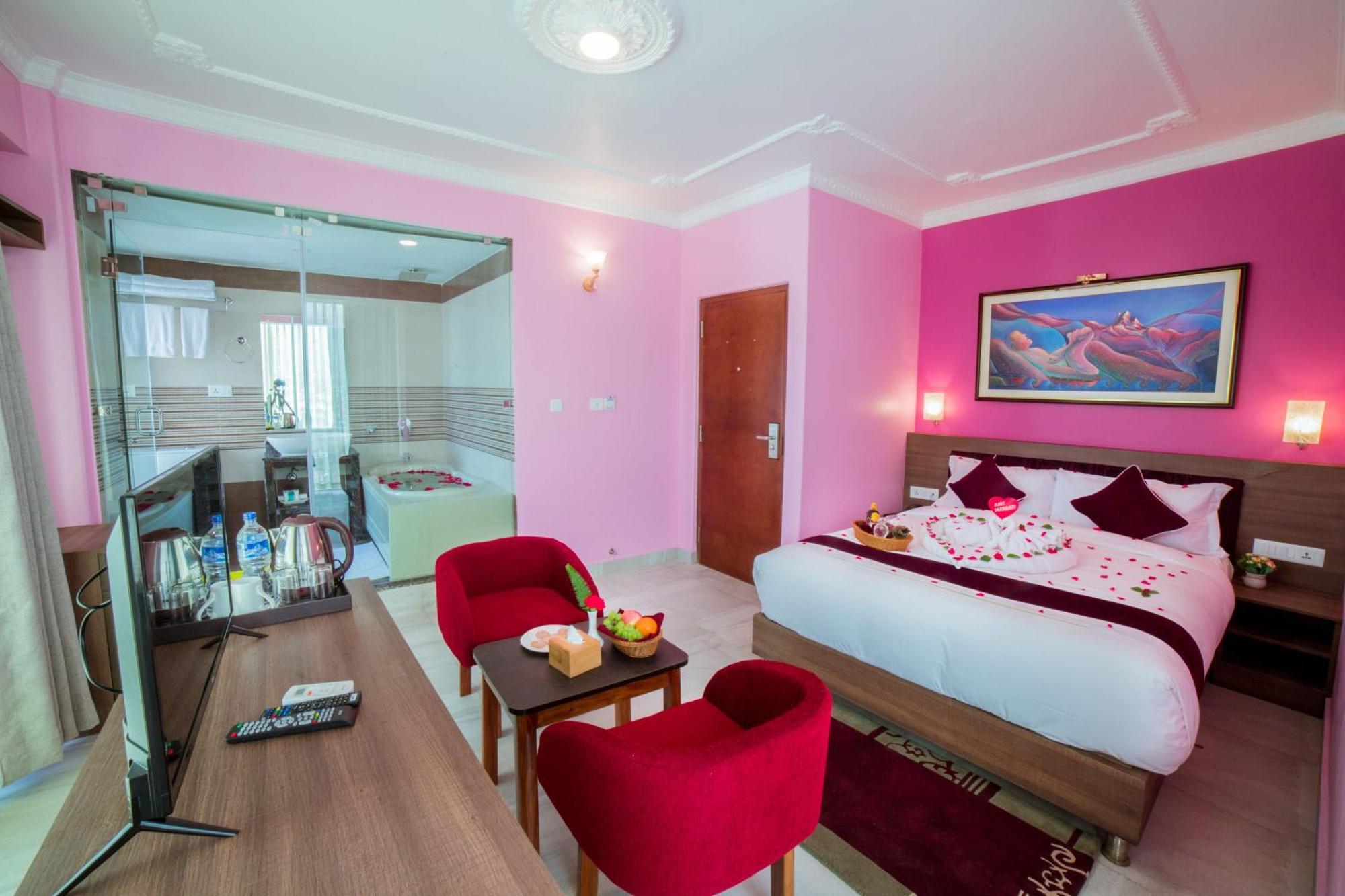 Hotel Task International Pokhara Esterno foto