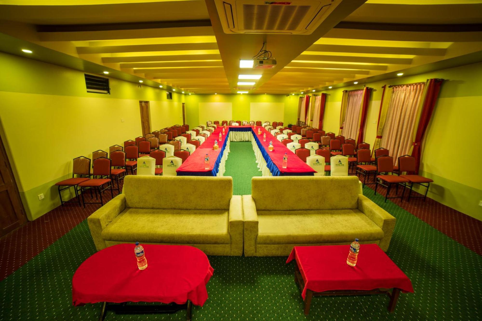 Hotel Task International Pokhara Esterno foto