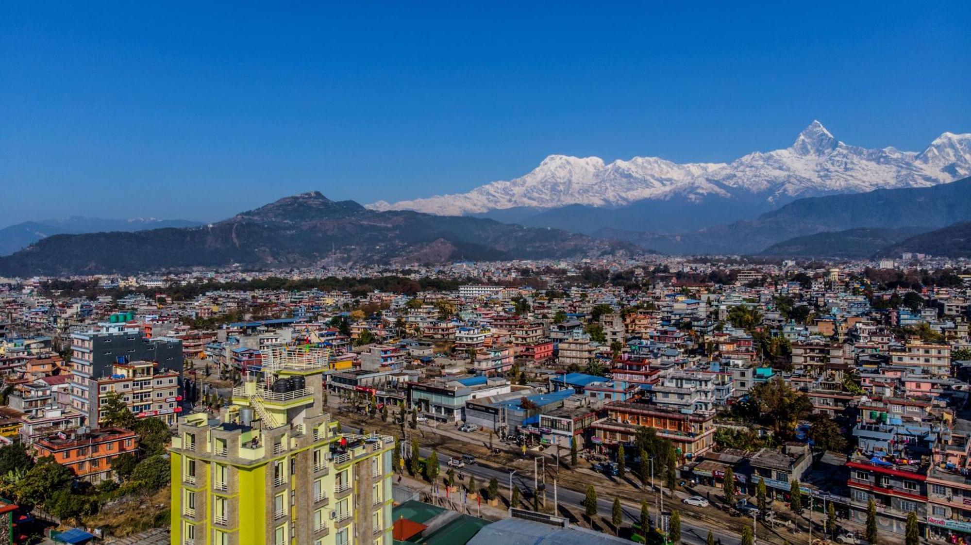 Hotel Task International Pokhara Esterno foto