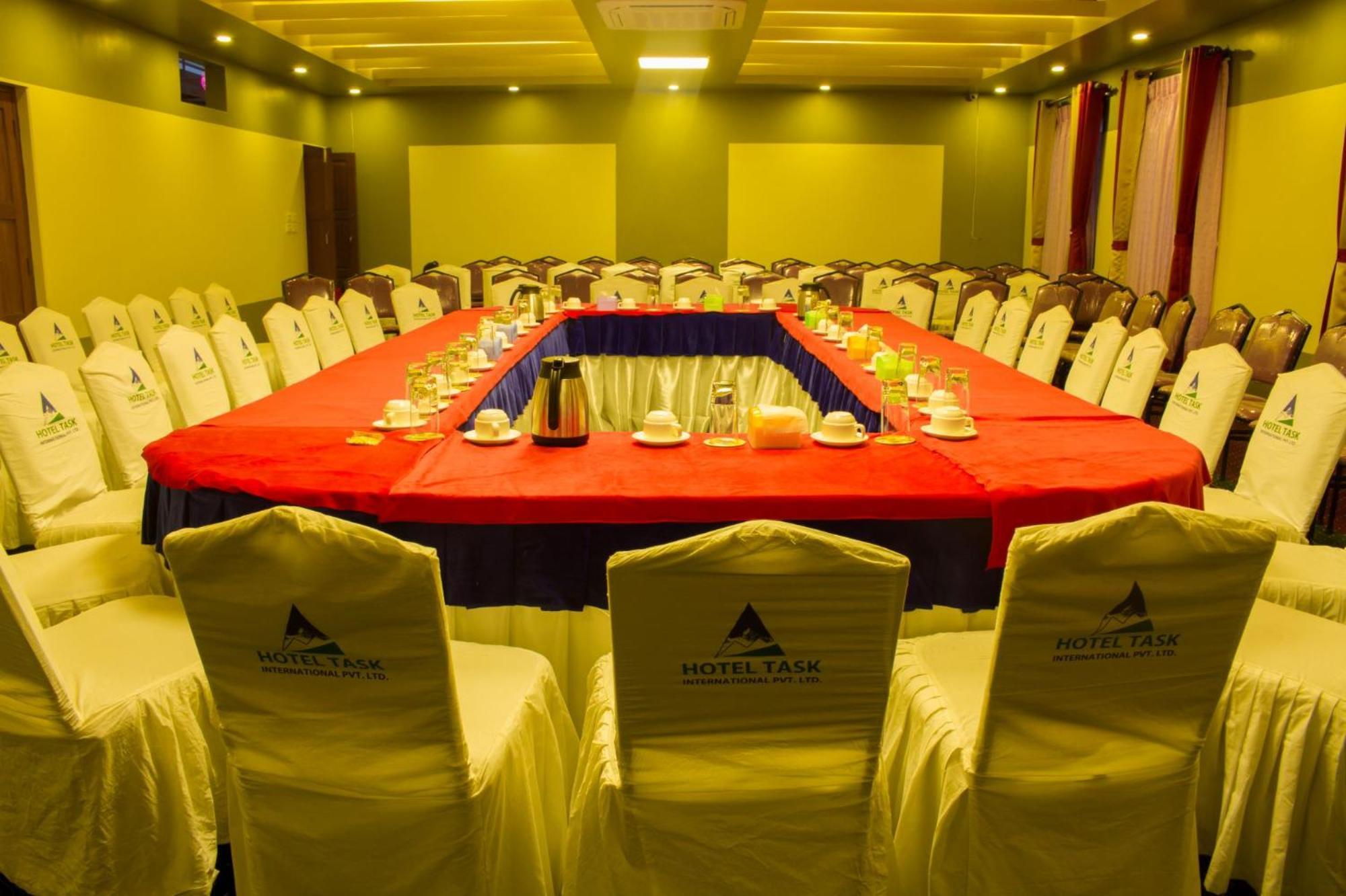 Hotel Task International Pokhara Esterno foto