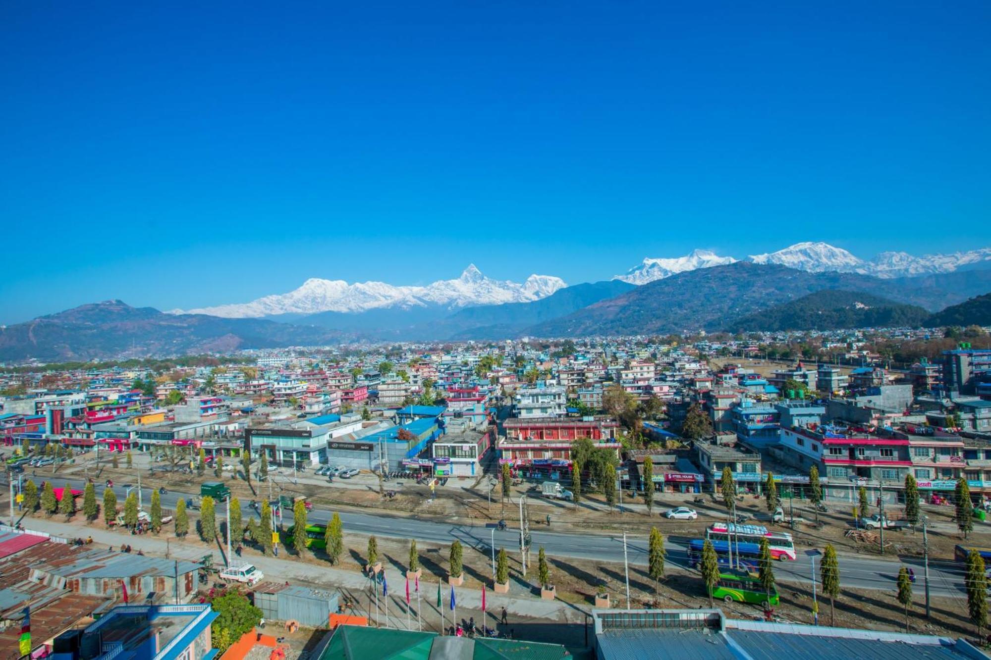 Hotel Task International Pokhara Esterno foto