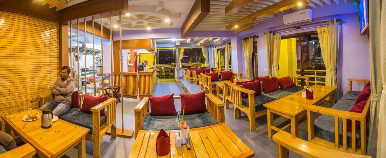 Hotel Task International Pokhara Esterno foto