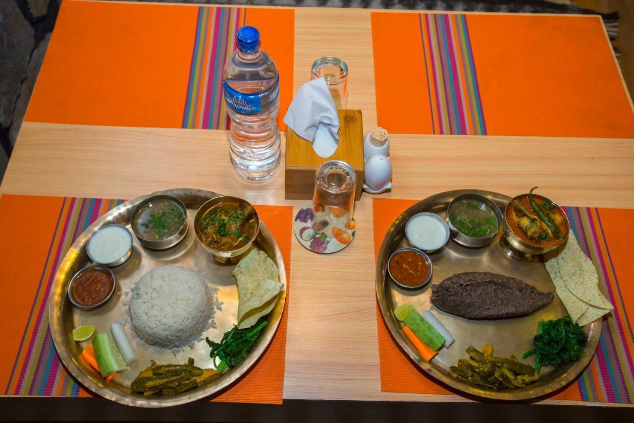 Hotel Task International Pokhara Esterno foto