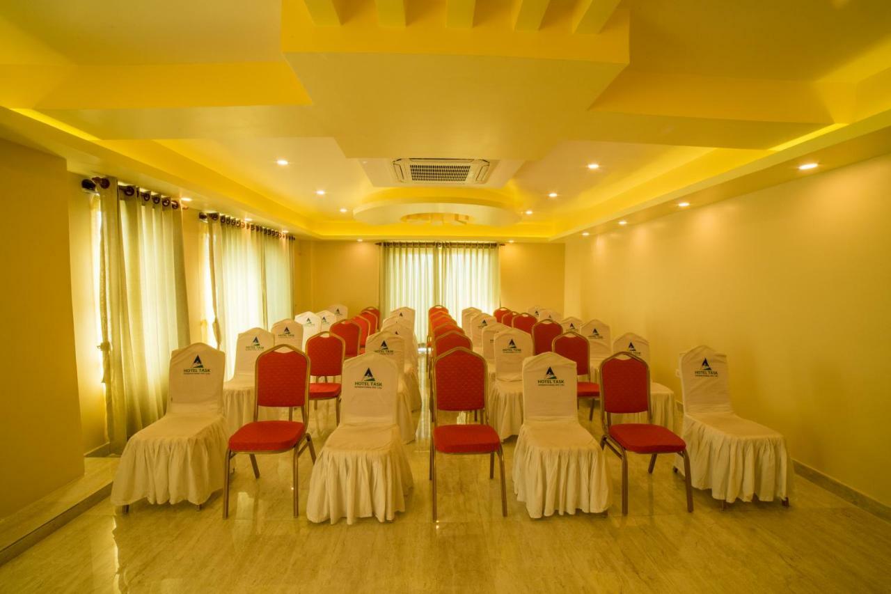 Hotel Task International Pokhara Esterno foto